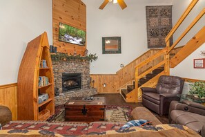 Smart TV, fireplace, computer monitors - Winter Getaway! - Hot Tub! - Close to Pkwy - Wi-Fi (Sevierville)
