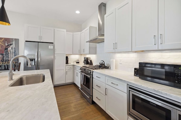 Fridge, microwave, oven, stovetop