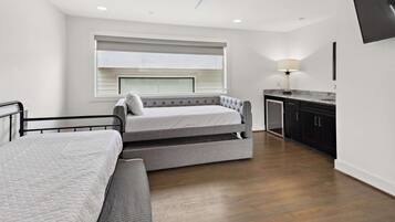 4 dormitoris, planxa i posts de planxar, un bressol de viatge i wifi