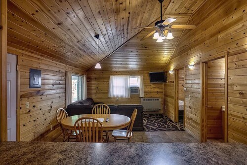 Great River Road Cabin on the Mississippi Backwaters Eagle Cabin