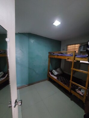 2 bedrooms, WiFi, bed sheets, wheelchair access