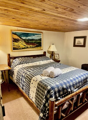 2 bedrooms, desk, free WiFi, bed sheets