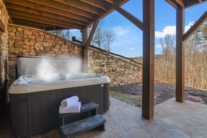 Bañera de hidromasaje al aire libre