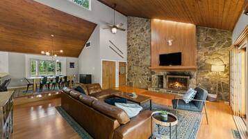 TV, serviços de streaming, escritórios