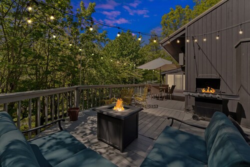 Shenandoah Getaway Retreat w/ Firepit + Grill