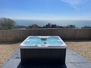 Outdoor spa tub - Seagrass - Dog Friendly-Hot Tub-Sea Views-Sleeps 4 (Ventnor)