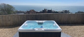 Seagrass - Dog Friendly-Hot Tub-Sea Views-Sleeps 4
