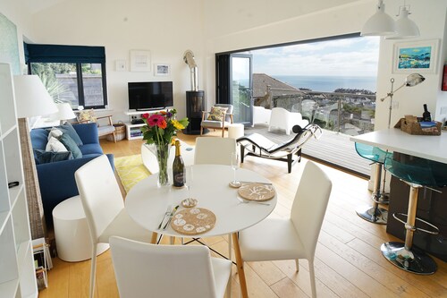 Seagrass - Dog Friendly-Hot Tub-Sea Views-Sleeps 4