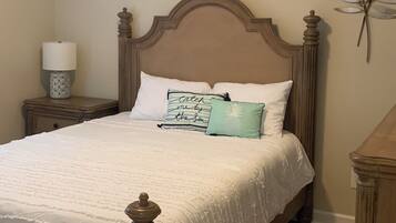 3 bedrooms, desk, iron/ironing board, free WiFi