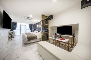 Habitació Club | Decoració individual, mobiliari individual i wifi gratuïta 