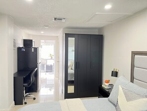 1 bedroom, desk, iron/ironing board, free WiFi