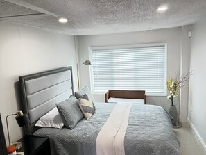 1 bedroom, desk, iron/ironing board, free WiFi - Our studio is a fantastic place to stay! It features a modern and cozy design. (North Miami Beach)