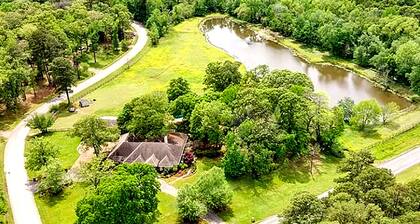 Piece of Paradise: Pool, Pickleball, Pond, Privacy