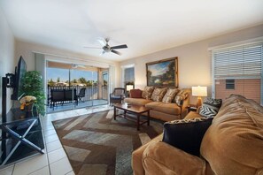 Smart TV - Casa Laura Unit D - Lake Louise with a private pool (Cape Coral)