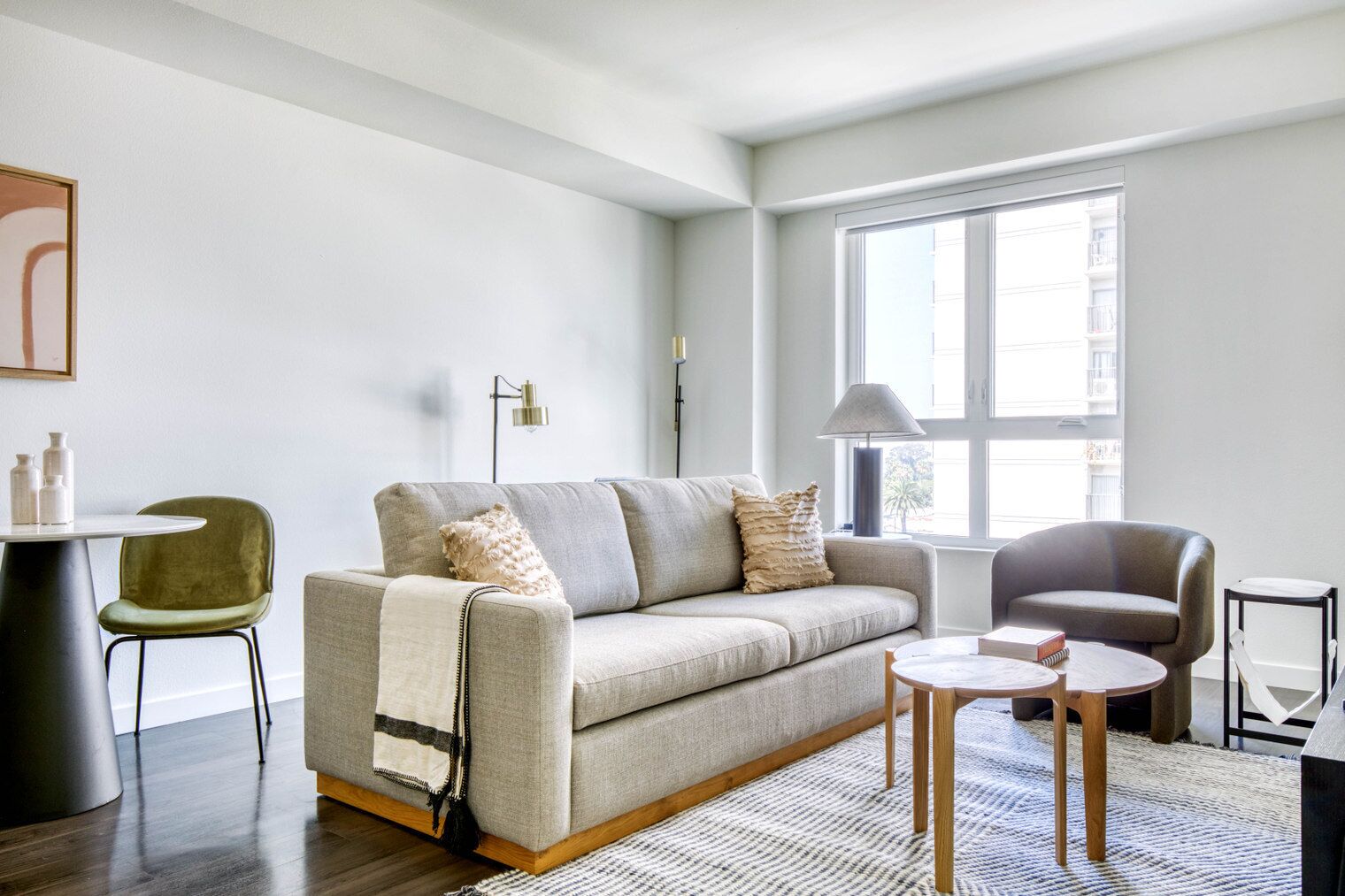 Airy Long Beach Studio w/ Pool & Gym, walk to Ocean Blvd, by Blueground