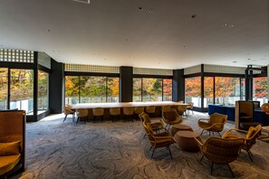 Lobby lounge - KAMENOI HOTEL NIKKO YUNISHIGAWA ALL-INCLUSIVE RESORT (Nikko)