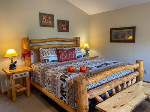 1 camera, una scrivania, ferro/asse da stiro, culla da viaggio