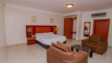 Chambre Simple Premium | Ameublement personnalisé, bureau, Wi-Fi gratuit, draps fournis