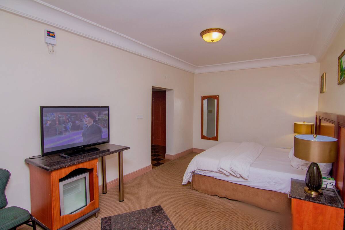 Quarto superior | Escrivaninha, Wi-Fi de cortesia, individualmente mobiliados