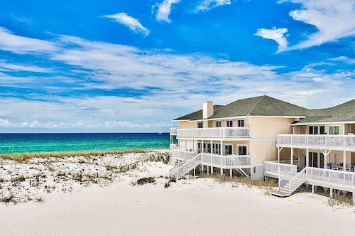Sandpiper cove Unit 2124! Beach service included! Beachfront! Sleeps 6!