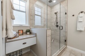 Combined shower/tub, hair dryer, towels, soap