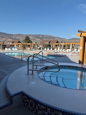 Indoor pool, outdoor pool - Relax in Luxury at the Cottages (Osoyoos)