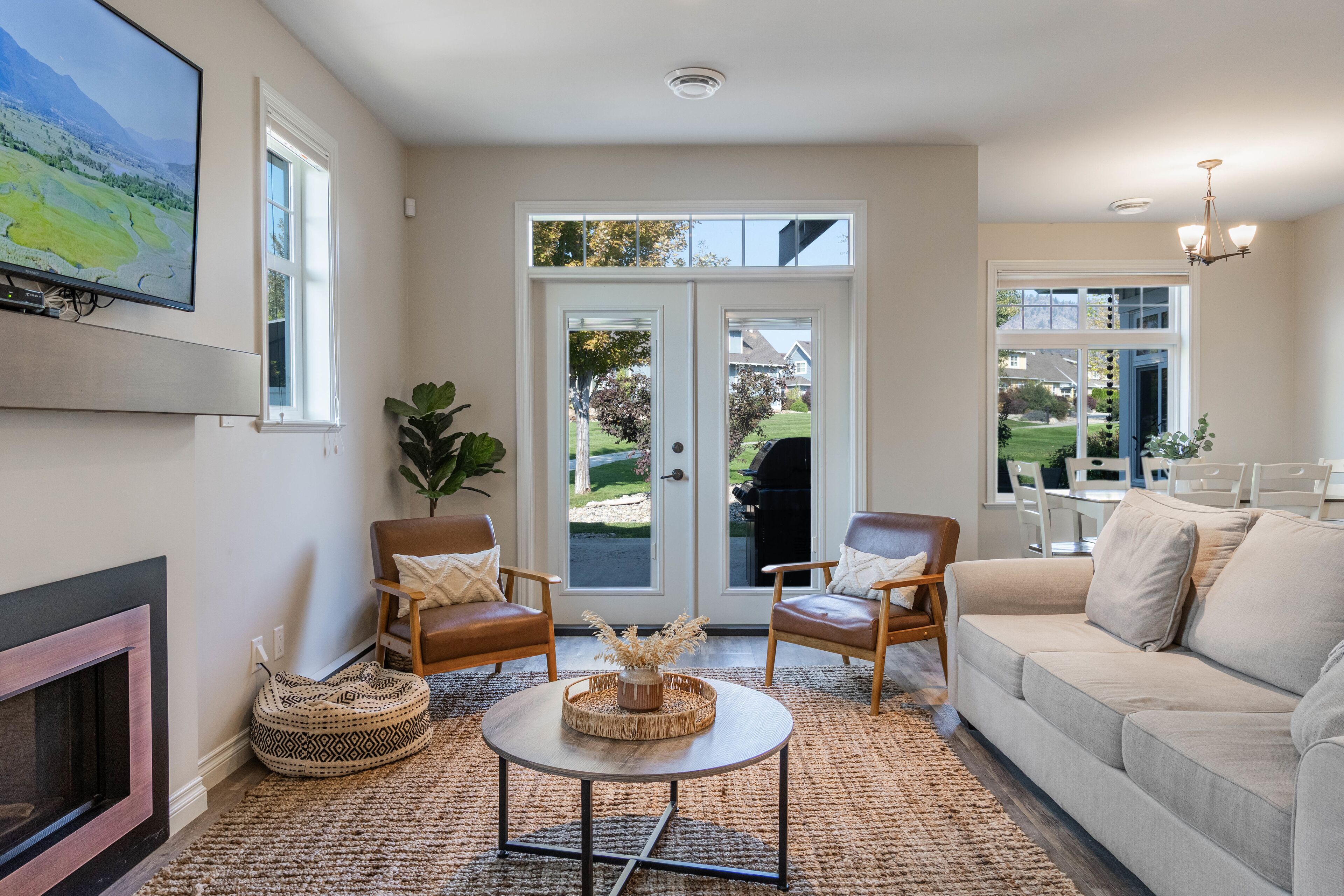 Una Smart TV, una chimenea