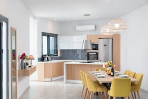 Réfrigérateur, four, plaque de cuisson, lave-vaisselle