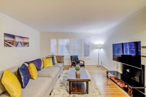 Smart TV - RUSTIC/MODERN DESIGN, OASIS CITY GETAWAY/NEAR SFO (South San Francisco)