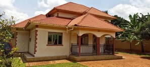 Front of property - Bujagali Villa (Jinja)