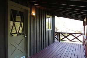 Property grounds - Rustic Chapparal Cabin at Bass Lake Heights (Oakhurst)
