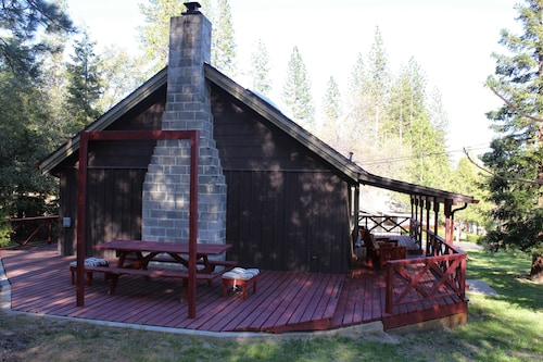 Rustic Chapparal Cabin at Bass Lake Heights