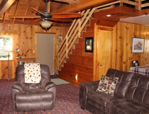 TV - Rustic Chapparal Cabin at Bass Lake Heights (Oakhurst)