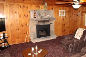 Interior - Rustic Chapparal Cabin at Bass Lake Heights (Oakhurst)