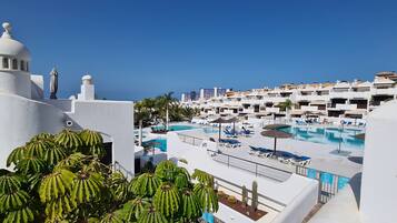 Indoor pool, outdoor pool