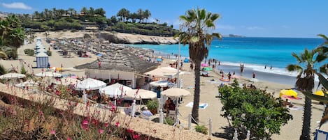 Beach nearby, sun-loungers, beach towels