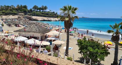 145 m2 apartment with complex view, bar-restaurant, swimming pools, sea 300 m from the sea