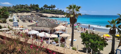 145 m2 apartment with complex view, bar-restaurant, swimming pools, sea 300 m from the sea