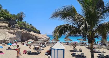 145 m2 apartment with complex view, bar-restaurant, swimming pools, sea 300 m from the sea