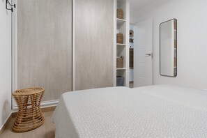 1 habitación, tabla de planchar con plancha, wifi gratis y ropa de cama 