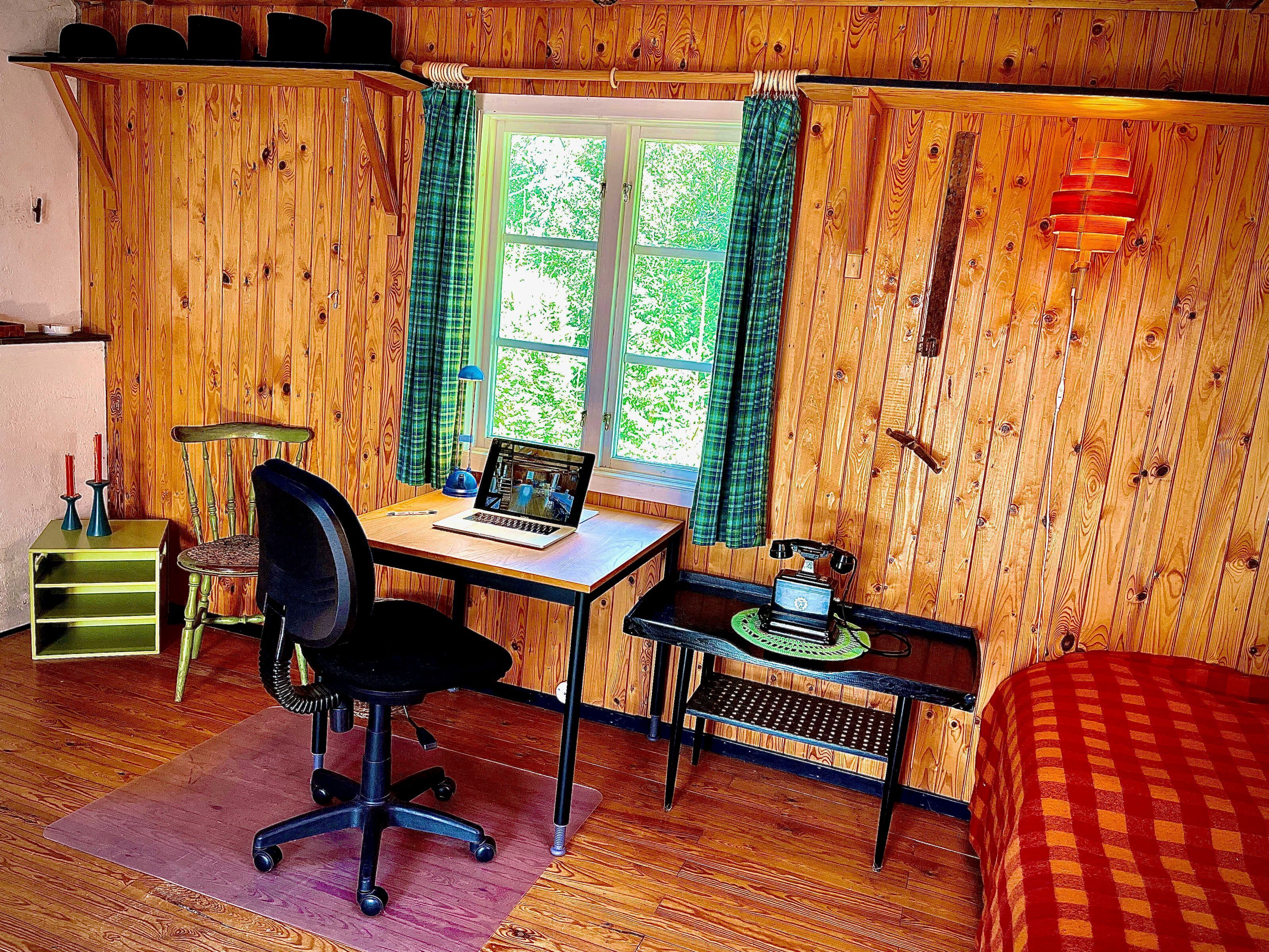 4 sovrum och skrivbord