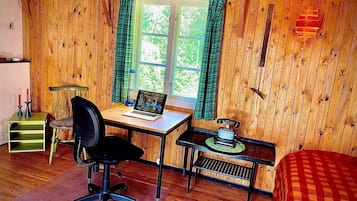 4 sovrum och skrivbord