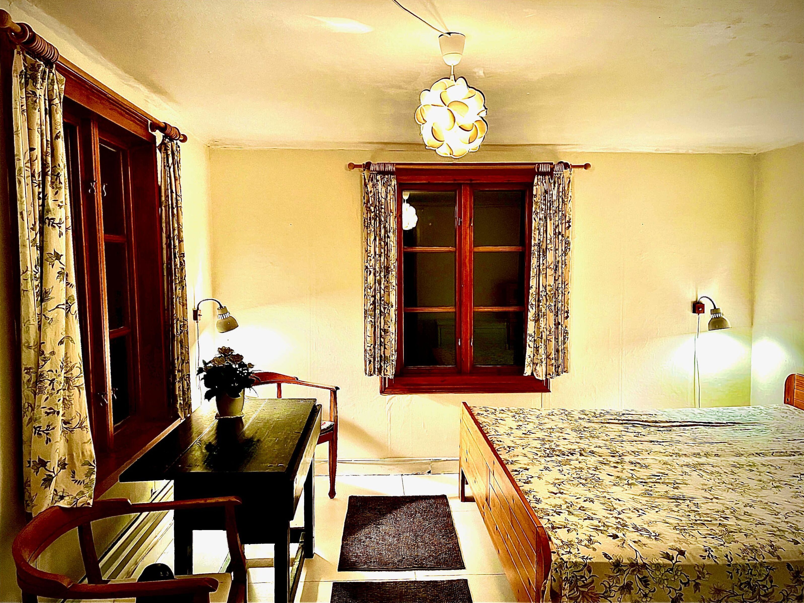 4 soveværelser, skrivebord