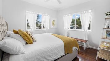 4 bedrooms, iron/ironing board, WiFi (free), bed sheets