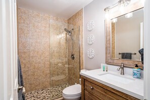 Secador de pelo y toallas