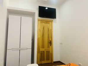 1 bedroom, iron/ironing board, free WiFi, bed sheets - New apartment in the Kyiv downtown (Kyiv)