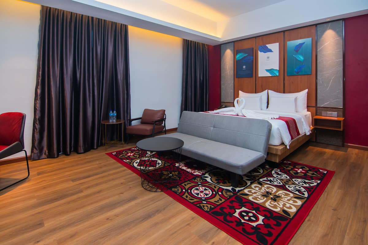 Phòng Junior | Minibar, két bảo mật tại phòng, bàn, phòng cách âm