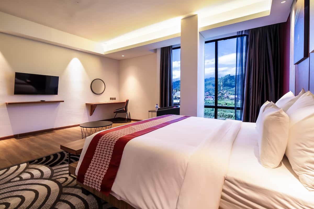 Phòng đôi Junior | Minibar, két bảo mật tại phòng, bàn, phòng cách âm