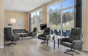 Interior - Gorgeous home in Glesborg with kitchen (Glesborg)
