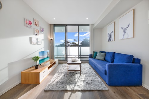 Wentworthville 2 Bedrooms 2 Bathrooms with Free Parking by KozyGuru